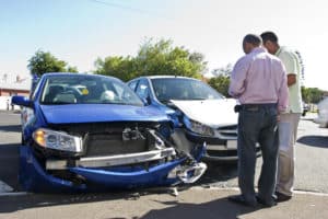 an insurance adjuster evaluating the damage after a Mobile, AL, car accident